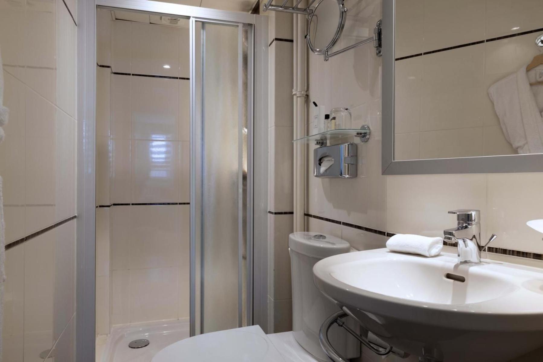 Hotel Elysees Bassano Париж Екстер'єр фото